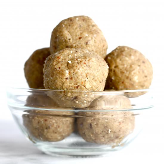 Almond tahini protein bites - Recipe photo by justjfaye