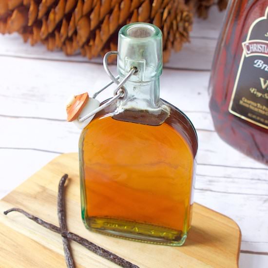 Homemade Vanilla Extract - Recipe photo by hollyscheatday