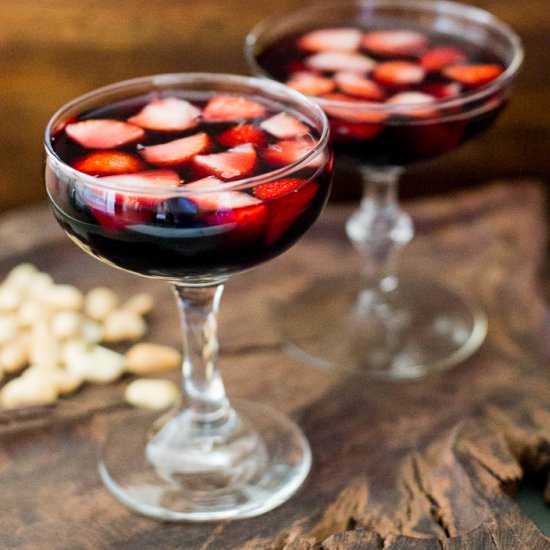 Strawberry Red Wine Punch - Recipe photo by Pilarh