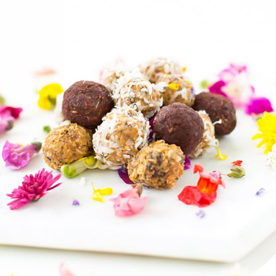 No-Bake Peanut Butter Energy Bites - Recipe photo by SugarAndCloth