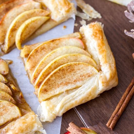 {5-ingredient} Apple Tart - Recipe photo by a latte food