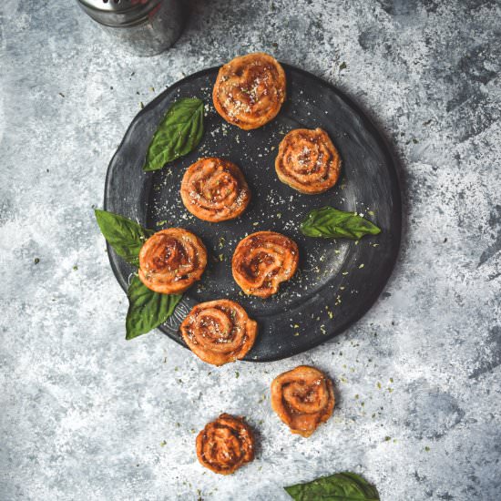 Mini Cheese Pizza Bagel Swirl Bites - Recipe photo by Gringalicious