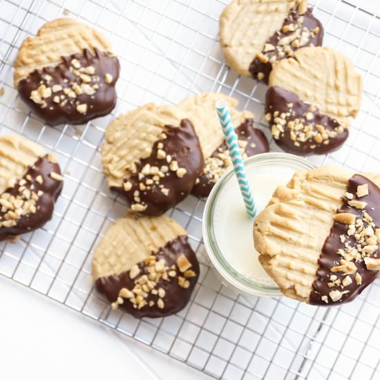 Choc-Dipped Peanut Butter Cookies - Recipe photo by thedessertchronicles