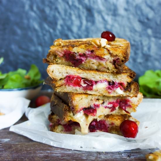 Vegetarian Grilled Cheese Sandwich - Recipe photo by anettv