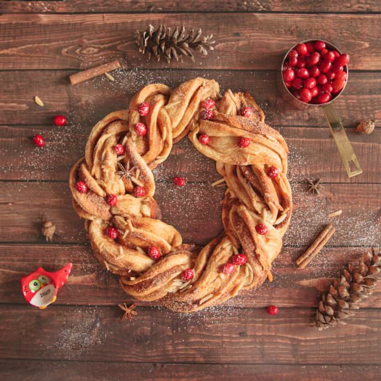 Honey Almond Winter Wreath - Recipe photo by chocolatechipsntoffeebits