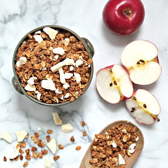 Apple Cinnamon Granola - Recipe photo by Marnely Rodriguez
