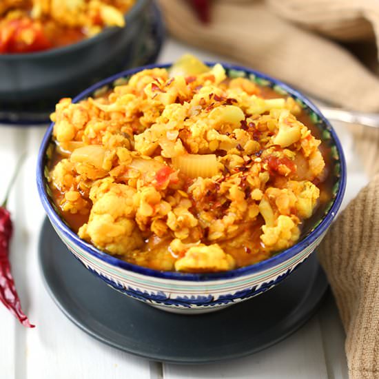 Curried Cauliflower & Lentil Soup - Recipe photo by TheHealthyMaven