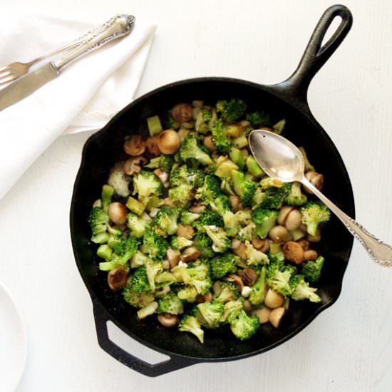 Broccoli and Mushrooms, Blue Cheese - Recipe photo by adinutza
