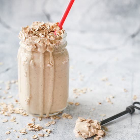 PB Oatmeal Breakfast Smoothie - Recipe photo by FashionEdible
