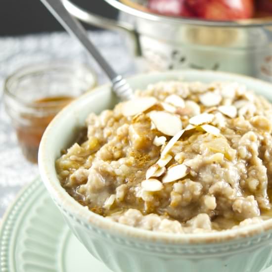 Slow Cooker Apple Oatmeal - Recipe photo by tiffanybendayan