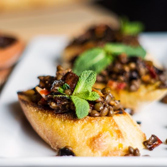 La Bomba Lentil Crostini - Recipe photo by theyumyumfactor