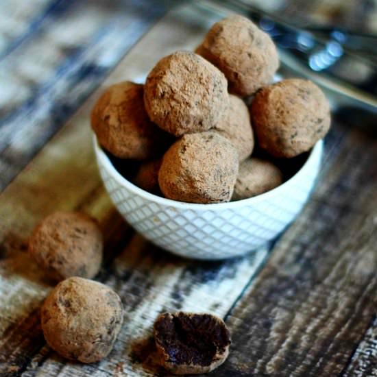 Vegan Chocolate Fudge Truffles - Recipe photo by thehealthyfamilyandhome