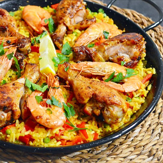 Chicken and shrimp paella - Recipe photo by Cuisina