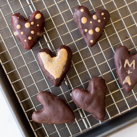 Healthy Peanut Butter Hearts - Recipe photo by fooduzzi