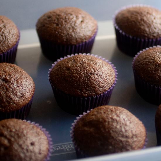 How to Store and Freeze Cupcakes - Recipe photo by lifeasastrawberry
