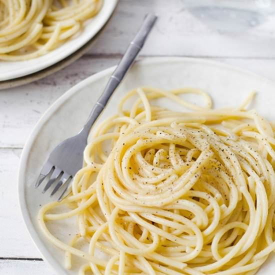 Date Night Pasta: Cacio e Pepe - Recipe photo by SugarAndCloth