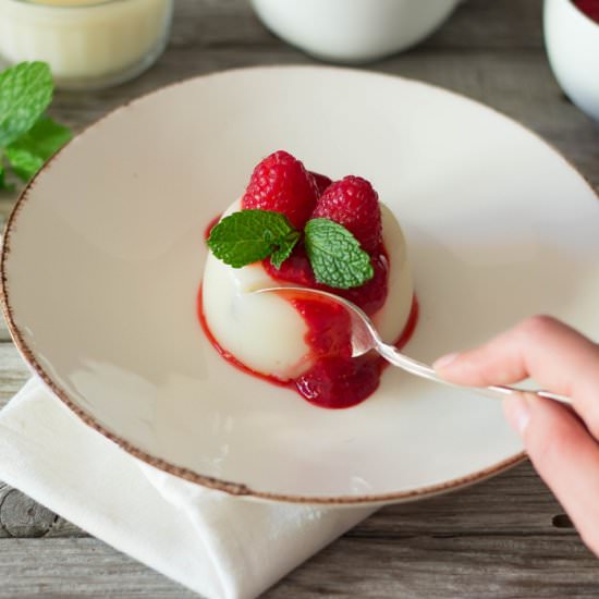 Vegan Panna Cotta - Recipe photo by madebychoices