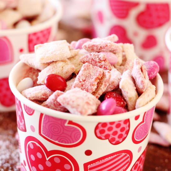 Valentine's Muddy Buddies - Recipe photo by Thehappyflammily