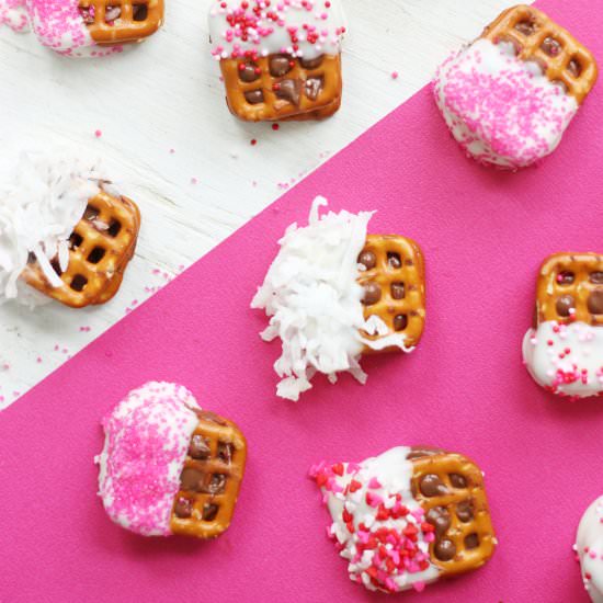 Valentine Dipped Rolo Turtles - Recipe photo by prettylifegirls