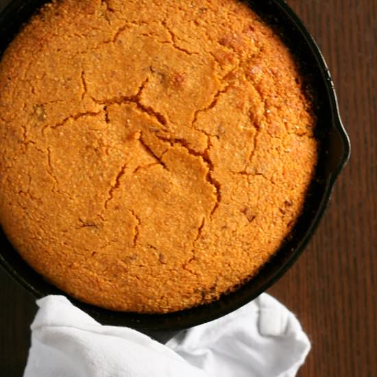 Honey, Bacon, and Sriracha Cornbread - Recipe photo by HautePepper