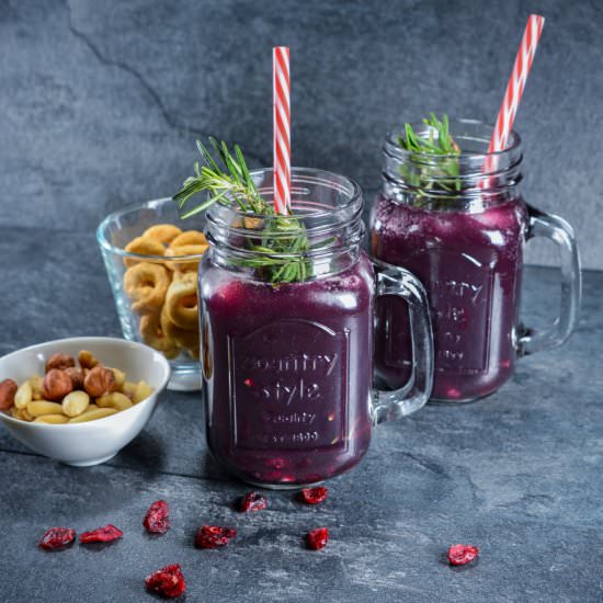 Pomegranate Rosmary Cocktail - Recipe photo by Feuer und Flamme