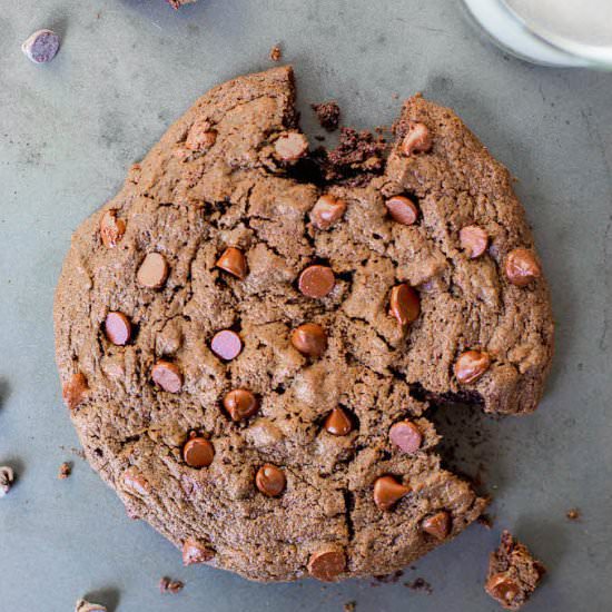 Giant GF Brownie Cookie - Recipe photo by fooduzzi