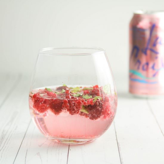 Raspberry Mint Spritzer - Recipe photo by honestlyfitness