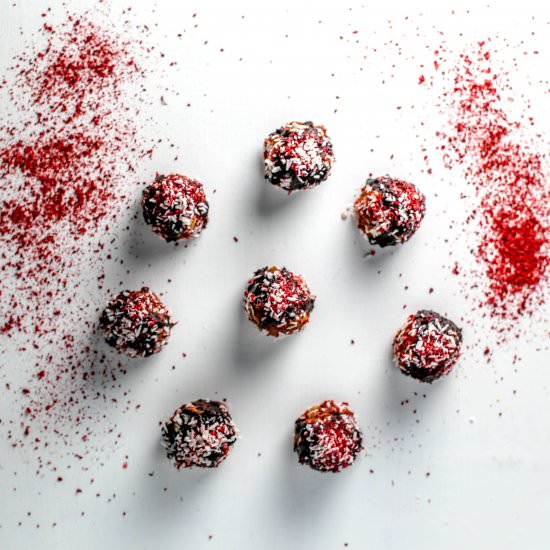 Vegan Walnut-Cacao Bites - Recipe photo by My Fat Me Ania