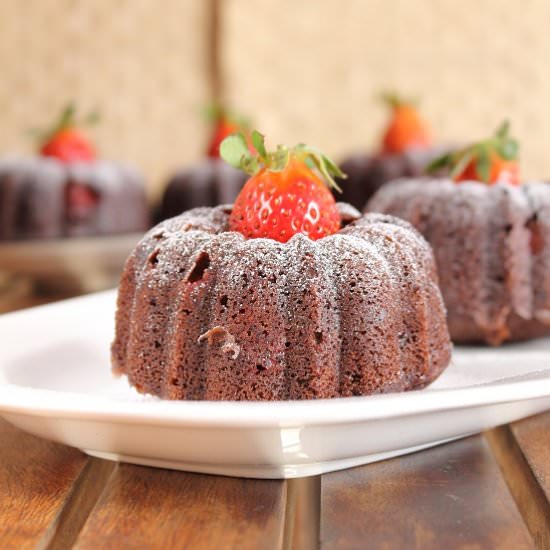 Cinnamon Chocolate Strawberry Cake - Recipe photo by bakingyummies