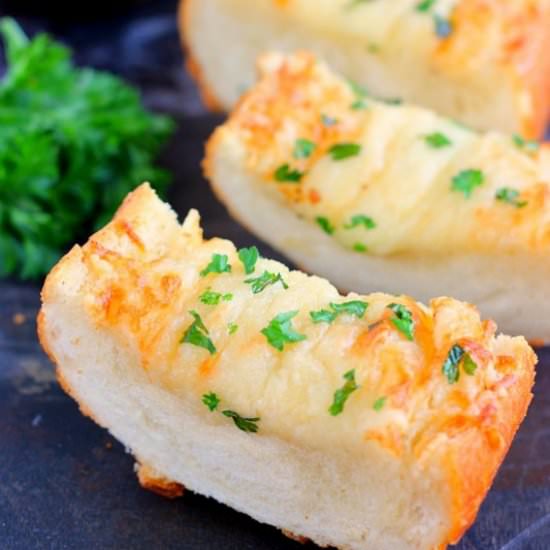 Cheesy Garlic Bread - Recipe photo by pumpkinnspice
