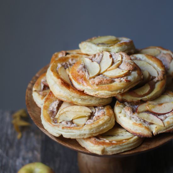 Almond-Cardamom Cream Apple Tart - Recipe photo by foodfashionparty