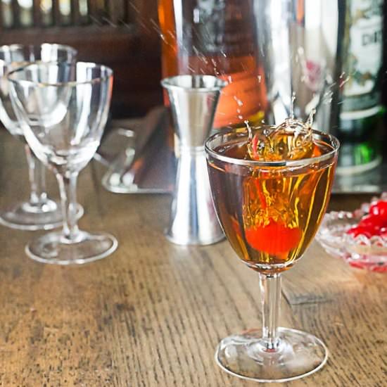 The Perfect and Classic Manhattan - Recipe photo by Ethnic Spoon