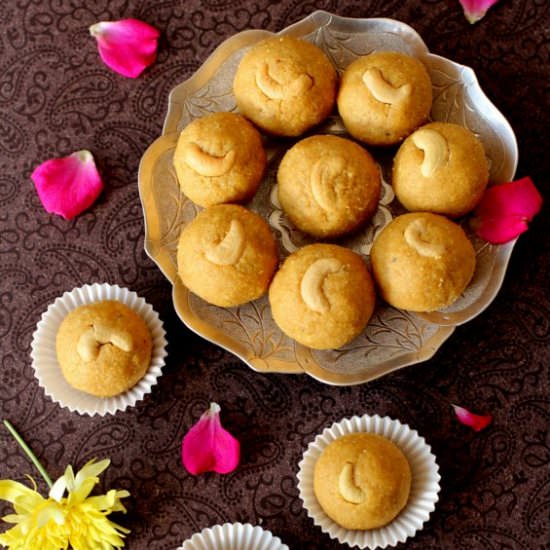 Besan Ladoo Recipe - Recipe photo by Sailu