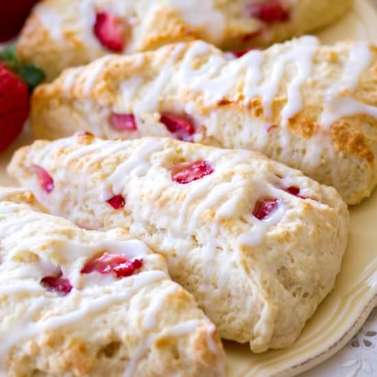 Strawberry Lemon Cream Scones - Recipe photo by a latte food