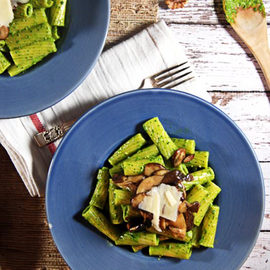 Spinach Pesto Pasta with Mushrooms - Recipe photo by thecharmingdetroiter