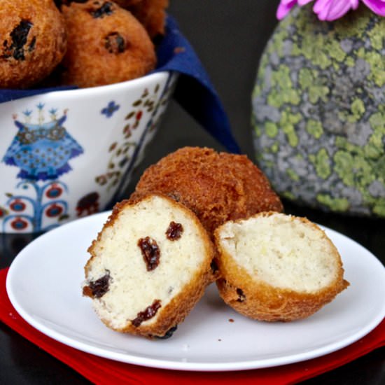 Ástarpungar (Love Balls) - Recipe photo by Runcible Eats