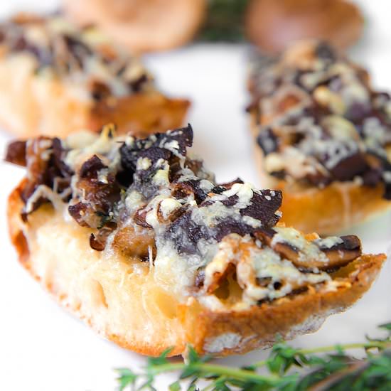 Mushrooms Cheese Crostini - Recipe photo by Philosokitchen
