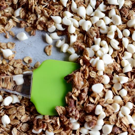 Cinnamon Roll Granola - Recipe photo by Simple Hacks Living
