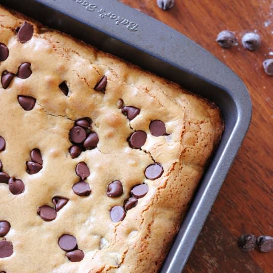 Chocolate Chip Blondies - Recipe photo by Thehappyflammily