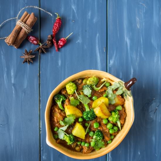 Broccoli Potatoes Curry - Recipe photo by FlavzCorner