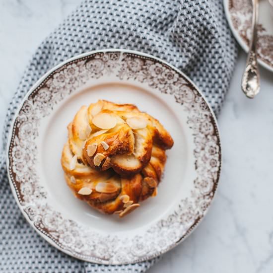 Almond twists - Recipe photo by lazysundaycooking