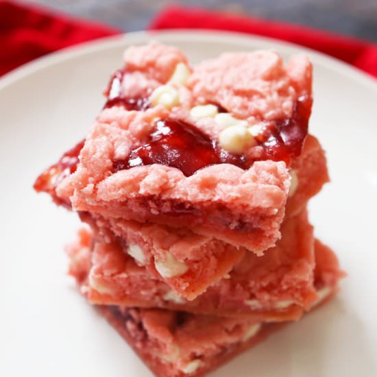 Strawberry Cake Mix Brownies - Recipe photo by pipandebby