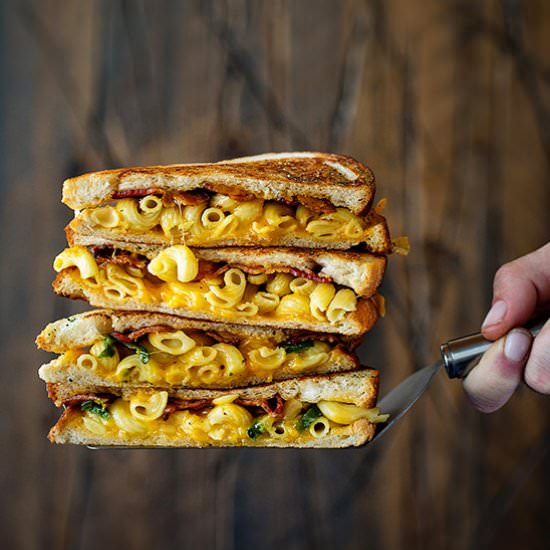 Grilled Bacon, Mac & Cheese Melt - Recipe photo by realfoodbydad