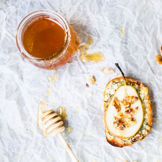 Gorgonzola Pear Tarines - Recipe photo by lazysundaycooking