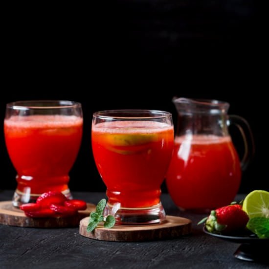 Strawberry Lemonade - Recipe photo by currytrail