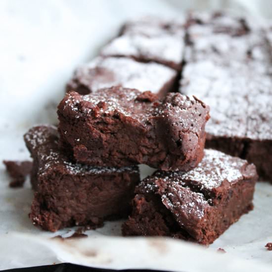 Fudgey Chocolate Chickpea Brownies - Recipe photo by reachingforgreens
