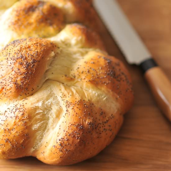 Challah – Braided Jewish Egg Bread - Recipe photo by KikuCorner