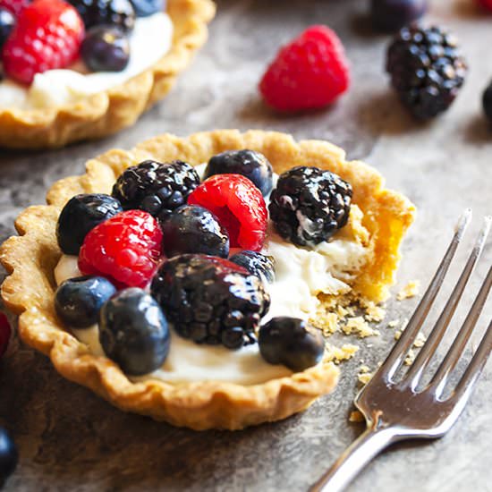 Mascarpone Fruit Tart - Recipe photo by justalittlebitofbacon