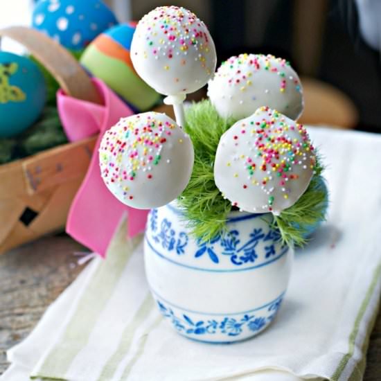 Easter Cake Pops - Recipe photo by loavesanddishes