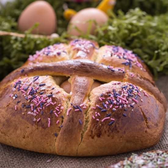Mona de Pascua (Easter Bread Spain) - Recipe photo by azenkemencem